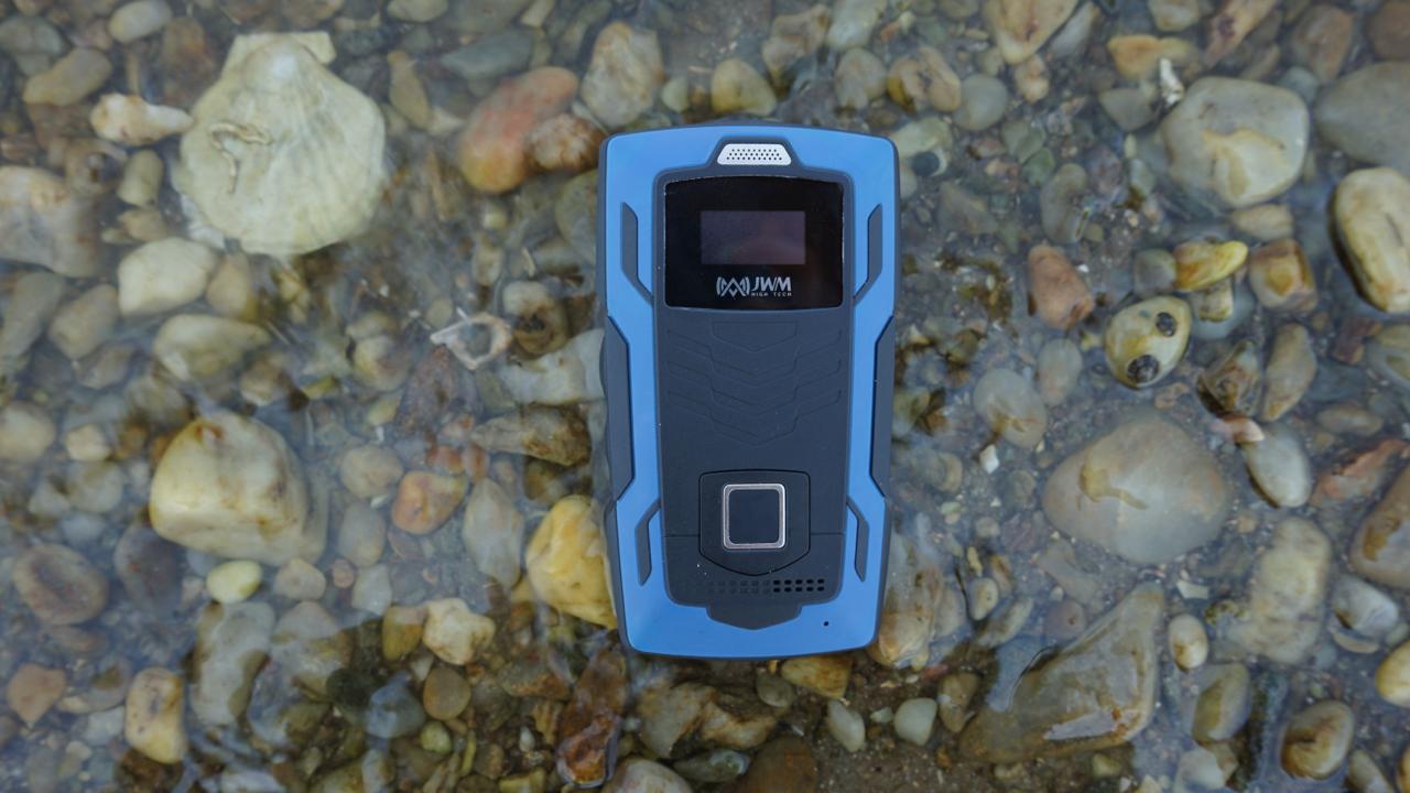 Polaris ZG in shallow water over rocks